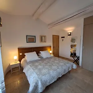 - Les Grenadiers De Sat Couette-café Saint-Saturnin-lès-Apt